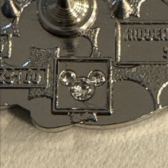 Disney MUPPETS KERMIT THE FROG GREEN STORY PIN - Hidden Mickey 2025 World Wave B - Picture 3 of 5